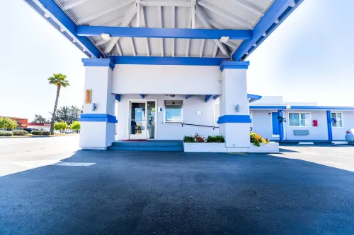SureStay Hotel by Best Western Seaside Monterey Public Areas Photos