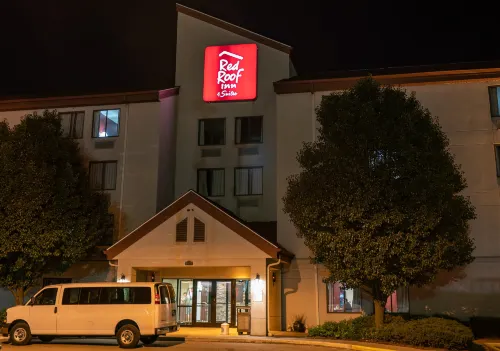 Red Roof Inn & Suites Indianapolis Airport Featured Photos