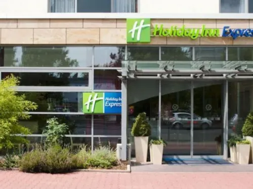 Holiday Inn Express Frankfurt Messe Esterni Photos