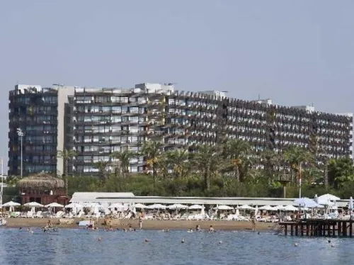 Nirvana Cosmopolitan Hotel - Convention & Sports Center Eksterior Photos