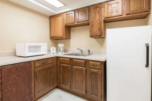 Super 8 by Wyndham Henrietta/Rochester Area Rooms Photos