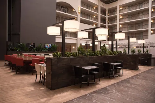 Embassy Suites by Hilton Detroit Livonia Novi تناول الطعام Photos