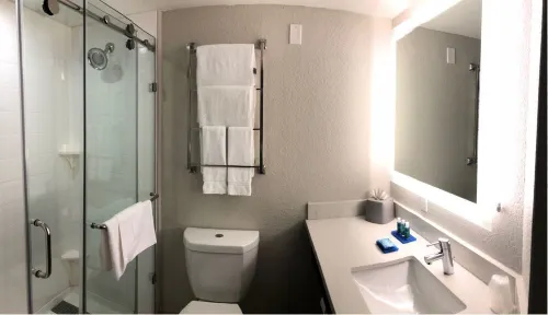 Holiday Inn Express & Suites Miami - Hialeah Rooms Photos