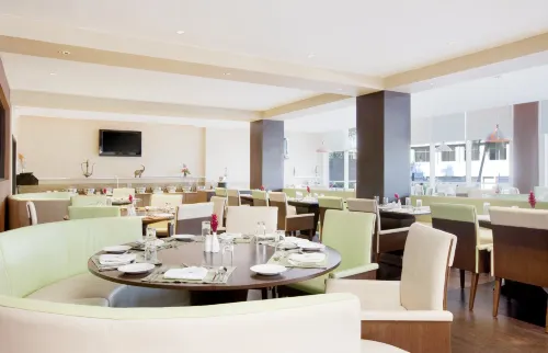 Holiday Inn Dar ES Salaam City Centre Restauration Photos
