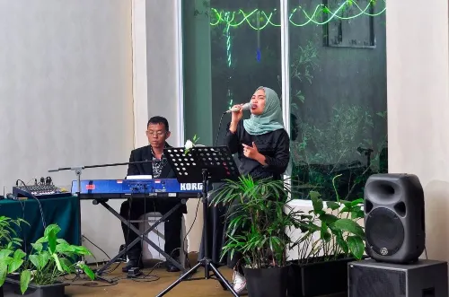 Daima Hotel Padang Photos