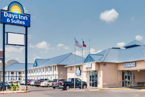 Days Inn & Suites by Wyndham Laredo Esterni Photos