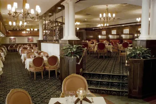 Sheraton Greensboro at Four Seasons Restauration Photos