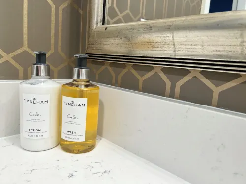 Chateau Victoria Hotel & Suites Rooms Photos