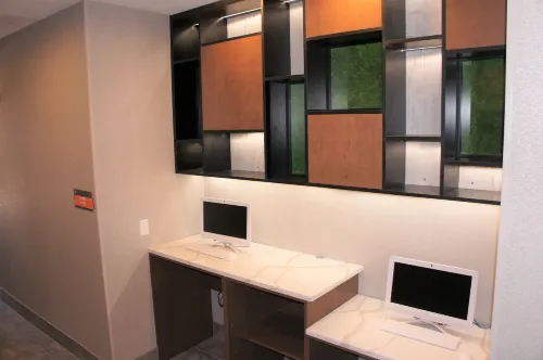 La Quinta Inn & Suites by Wyndham Marysville Business Facilities Photos