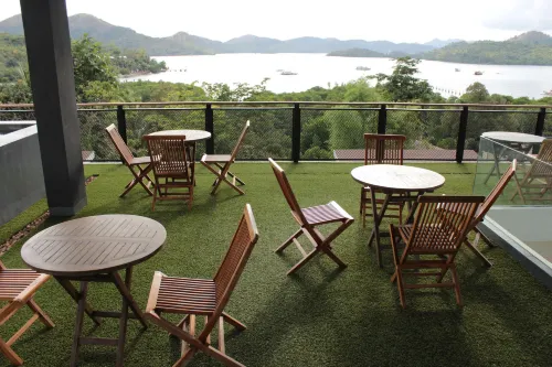 The Funny Lion - Coron Espaces publics Photos