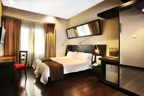 Hotel Avenida Gran Vía Photos