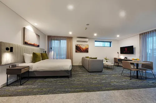 Littomore Suites Kingswood Rooms Photos