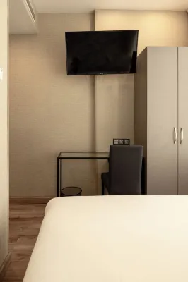 Hotel Avenida Gran Vía Rooms Photos