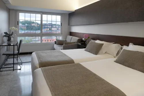 Hotel Avenida Photos