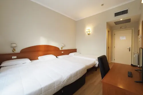 Hotel Laura Rooms Photos