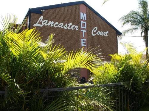 Lancaster Court Motel Exterior Photos