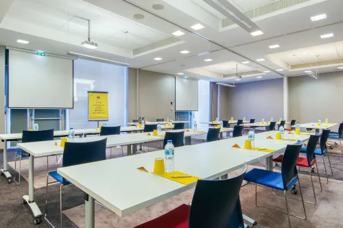 Golden Tulip Marseille Euromed Espaces Affaires Photos