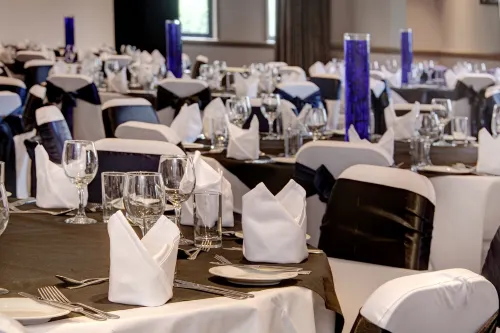 Crowne Plaza Leeds Restauration Photos