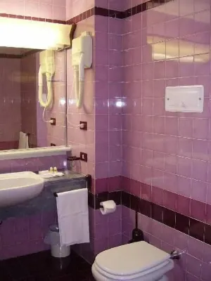 Hotel Maxim Rooms Photos
