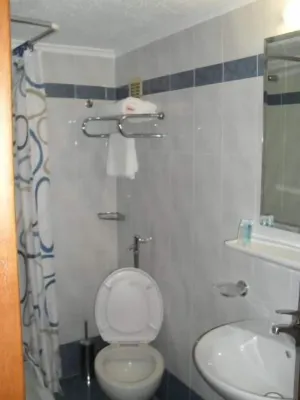 Economy Hotel Rooms Photos