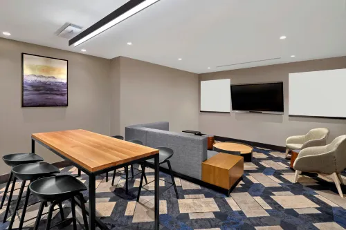 Delta Hotels Calgary Downtown Business Facilities Photos