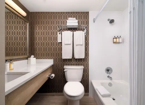 Chateau Victoria Hotel & Suites Rooms Photos