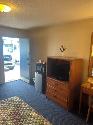 Budget Host Alexandria Rooms Photos