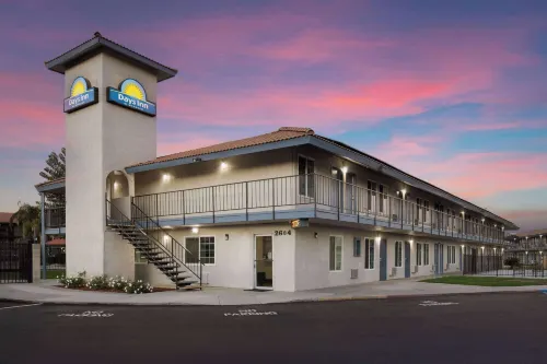 Days Inn by Wyndham Bakersfield Extérieur Photos