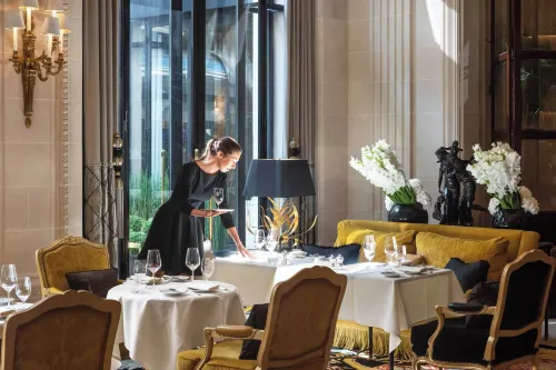 Four Seasons Hotel George V Paris Ăn uống Photos