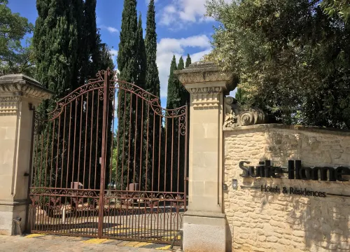Hôtel et résidence Suite Home d'Aix en Provence Bouc Bel Air À proximité de l'hôtel Photos