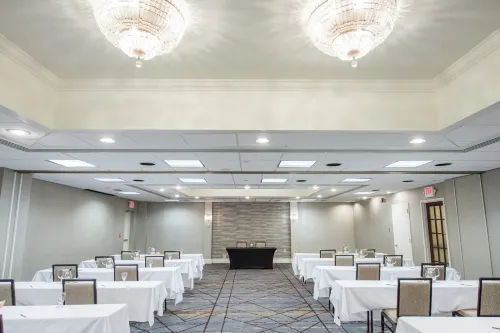 Crowne Plaza Edison Business Facilities Photos