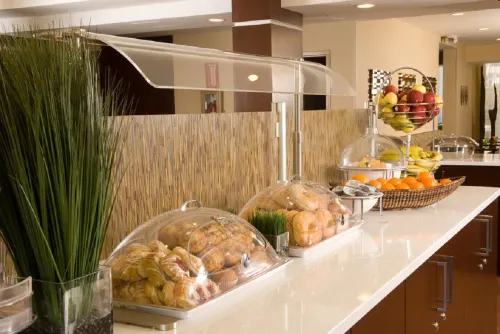 Hampton Inn Orlando Near Universal Blvd/International Dr Dining Photos