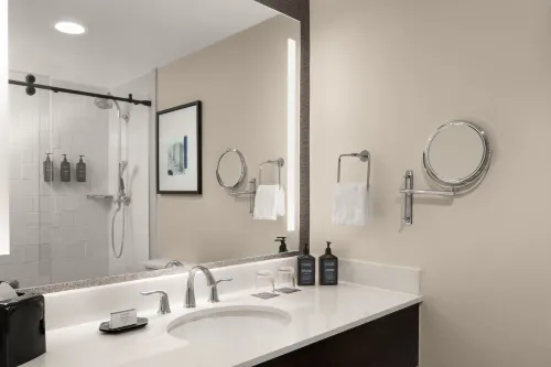Sheraton Milwaukee Brookfield Hotel Photos