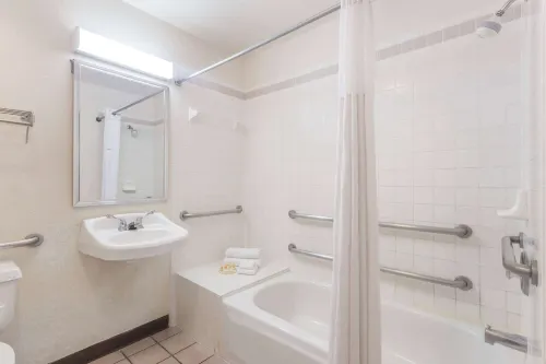 Days Inn by Wyndham Sarasota I-75 Rooms Photos