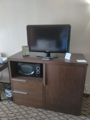 Baymont by Wyndham Madison Heights Detroit Area Rooms Photos