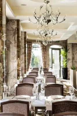 Swan River Hotel Dining Photos