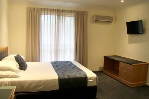 West End Motor Lodge Rooms Photos