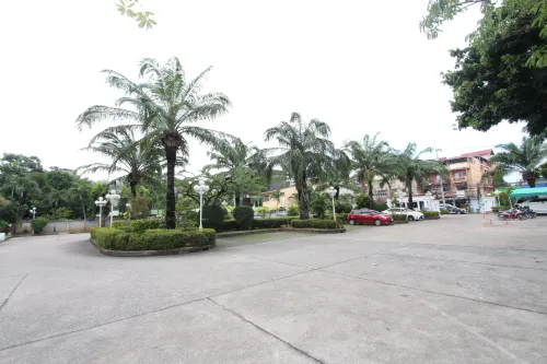 The Camelot Hotel Pattaya Рядом с отелем Photos