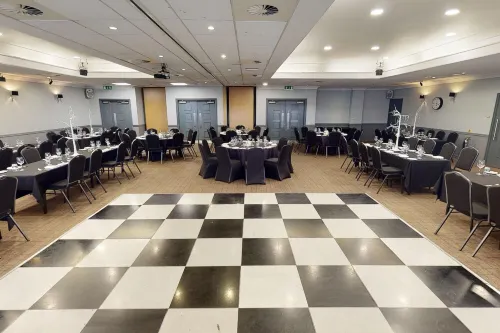 Village Hotel Swansea Restauration Photos