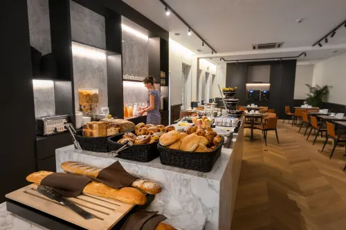 Hotel Acacia Dining Photos
