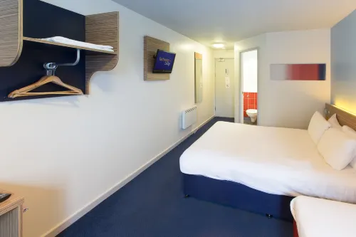 Redwings Lodge Wolverhampton Central Photos