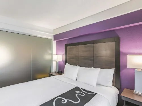 La Quinta Inn & Suites by Wyndham Denver Tech Center Rooms Photos