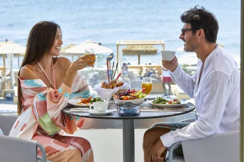 Sea Breeze Santorini Beach Resort, Curio Collection by Hilton Restauration Photos