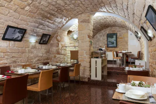 Select Hotel Dining Photos
