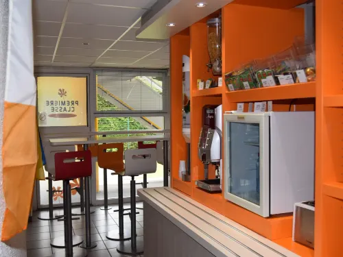 Première Classe Espaces publics Photos
