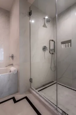 Beverly Hills Plaza Hotel & Spa Rooms Photos