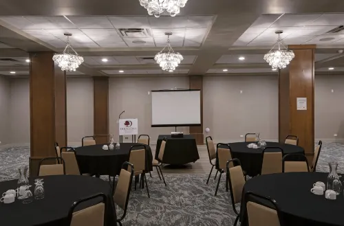 DoubleTree by Hilton Kamloops Business Photos