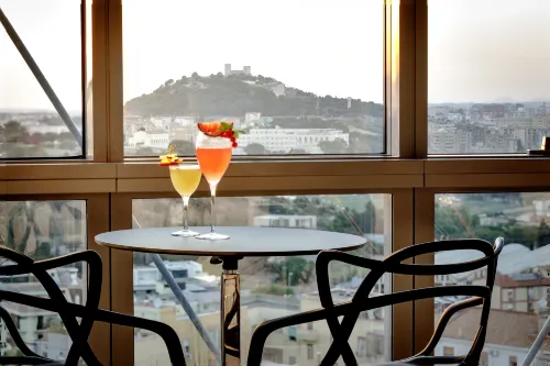 UNA HOTELS T Hotel Cagliari À proximité de l'hôtel Photos
