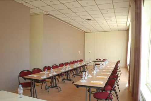 Hotelf1 Cergy Espaces Affaires Photos
