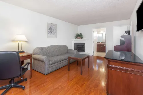 Days Inn & Suites by Wyndham Sunnyvale Rooms Photos